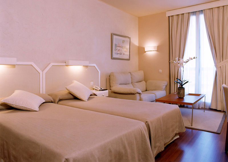 M.A. Hotel Sevilla Congresos Szoba fotó